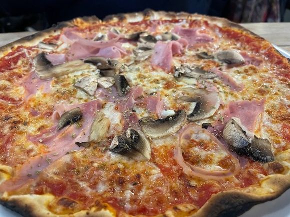 Who doesn’t like pizza – @ Le Verso (Avignon)