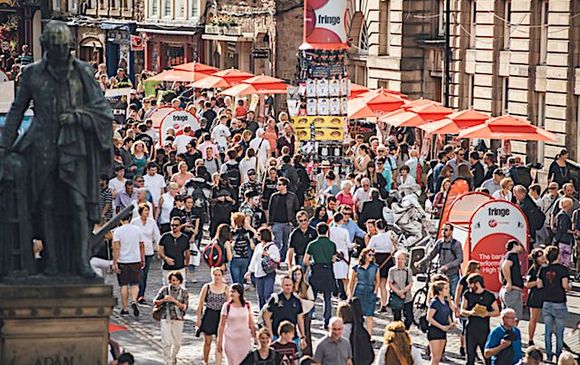 Fringe crowds on the Royal Mile