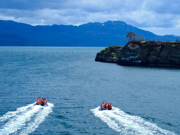 Dueling zodiacs heading to Tucker's Islets