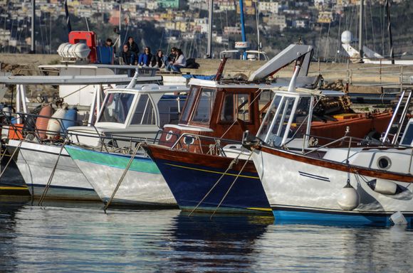 Seen behind this row of boats is the Phlegrean coast, with Cuma Lucrino and Torregaveta. But its key town is Pozzuoli. That port has its own Roman ruin, much of which is submerged: Baia. My late mother's old friend lives in Pozzuoli. Little did I know when I snapped this shot, that in under 2 weeks, I'd be calling that same friend from Canada with news of mom's funeral.