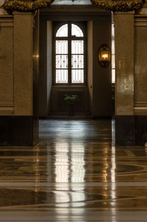 Time to leave the basilica. 