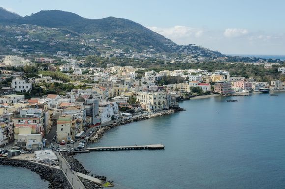 That seaside splurge rental can be seen dead center above. More detail about that wonderful apartment later.