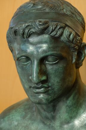 A bust that we saw in Herculaneum's gift shop. Herculaneum will be featured in an extended section later on here. It was our second visit. We chose it again only coz Pompeii is much larger and has little shade. We also prefer smaller crowds. *Those familiar with my mishap getting stuck in the WC upon arrival may want to know that my therapist says that I'm now finally ready to visit ancient ruins once more (more about that trauma later).