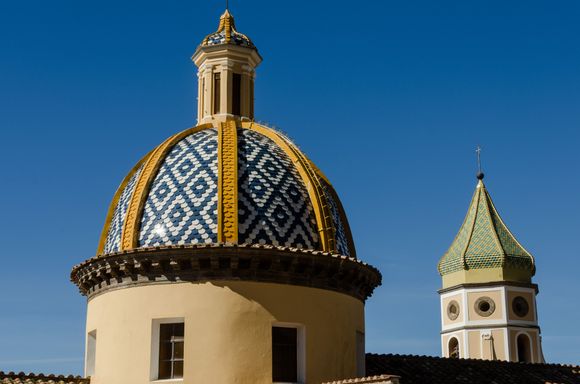 Vettica Maggiore ('bursting bladders') had a donkey team transporting construction materials down to some reno site. It also had one of those 'only in Italy' marvels: someone had placed a fully set dinner table out onto a rooftop there. Outstanding!  *Be sure to also check out the vista from its S. Gennaro church square, with Positano across the bay and Mt. Lattari Mountains national park just above. 