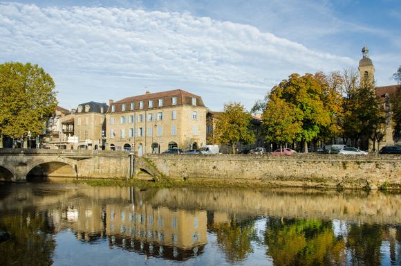 Town approach at Pont Gambetta.