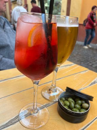 An interesting twist on an Aperol spritz, using vermouth.
