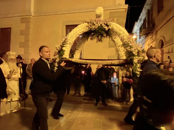 The epitaph, or "coffin"