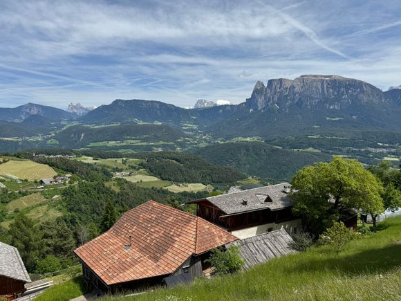 Stunning scenery along the way to the Earth Pyramids