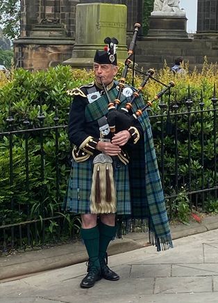 The ubiquitous bagpiper