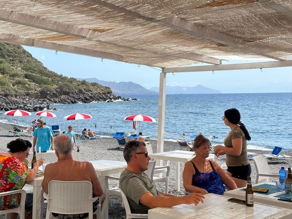 Diners at the shady Pa. Pe. Ro al Glicine, very popular casual beachside resturant at Rinella that was fulll the entire time we were at the beach.....super friendly staff, delighted to meet two Americani!!!!!