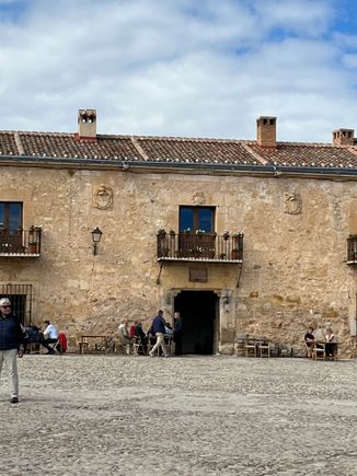 Pedraza´s medieval square, where bullfights were held, and the Casa Taberna