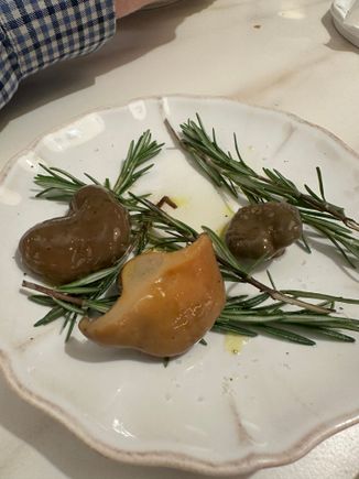 Complimentary entrante of seasonal mushrooms: Roverello