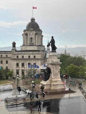 Even if you can't really see the face of Samuel de Champlain, it doesn't really matter since no one knows what he truly looked like. Still the monument is quite nice.