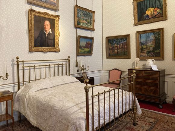 Bedroom where Winston Churchill was born