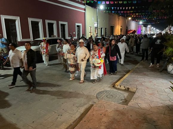 Look at those dresses.  The ladies were styling, the men also