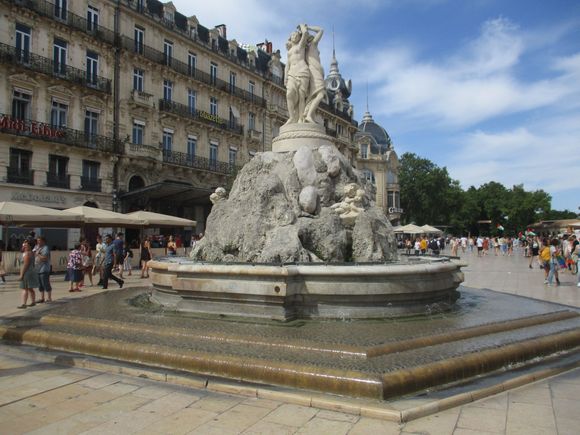 By the fountain at Pl de la Comedie, on a bustling Saturday