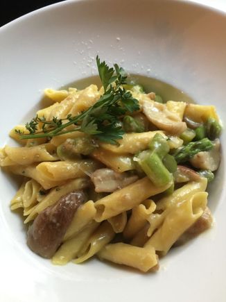 Pasta with asparagus and mushrooms