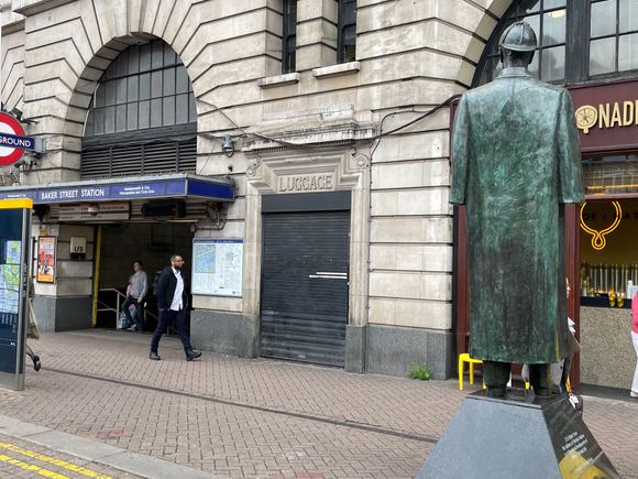 Start of the Tour outside of Baker Station with Sherlock Holmes on the watch.