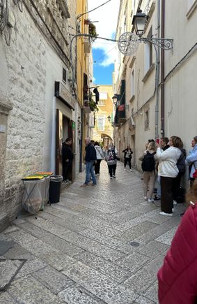 SANTA RITA on the left; line to enter on the right