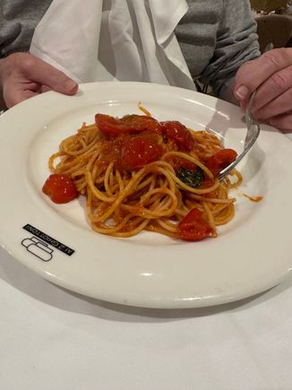 Spaghetti with fresh tomato sauce