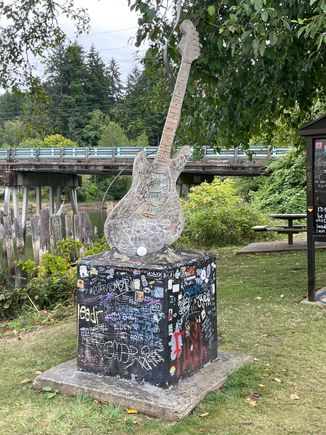 Kurt's guitar statute
