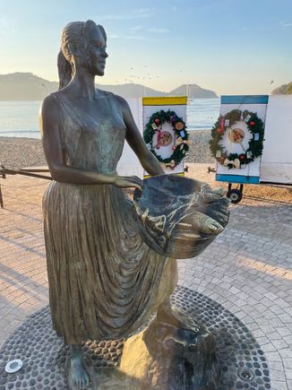 There about 15 statues of mujeres, throughout town, they represent the different states of Mexico