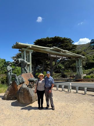 The Memorial Arch to the WWI veterans who built the Great Ocean Road. Next to the arch is a sculpture of two working soldiers called the Diggers. 