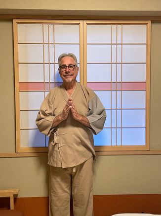 Come on, let's head to the Onsen, I'm in my PJs 