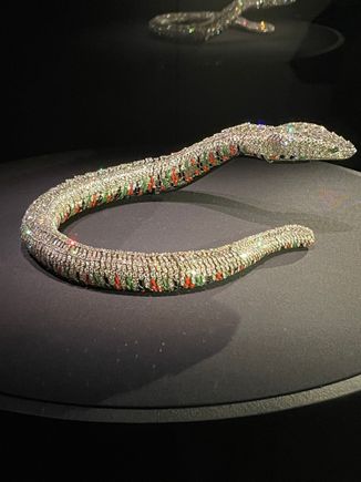 Terrible photo of an impressive necklace 