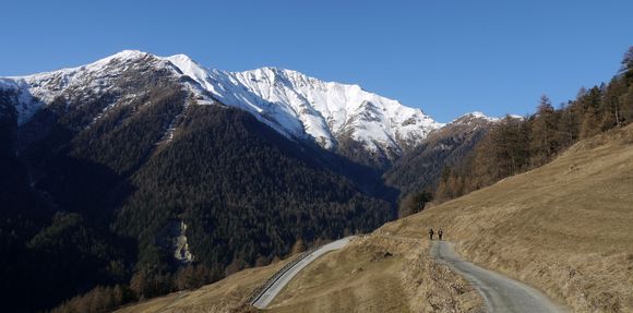 Walking from Vnà to Hof Zourt