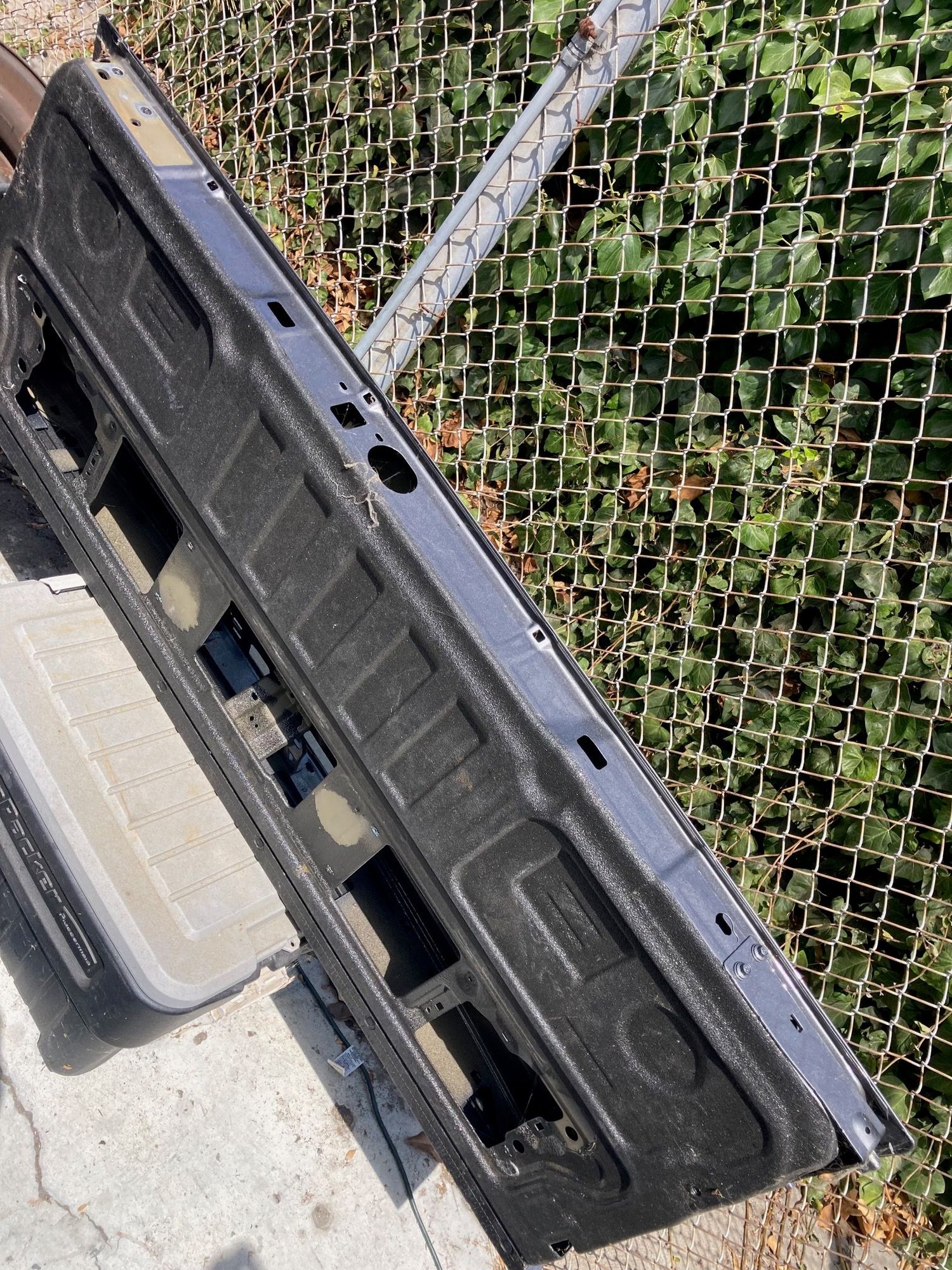 Exterior Body Parts - '23+ Ford F250/350/450 Super Duty Tailgate - Used - 2023 to 2026 Ford F-250 Super Duty - 2023 to 2026 Ford F-350 Super Duty - 2023 to 2026 Ford F-450 Super Duty - Culver City, CA 90230, United States