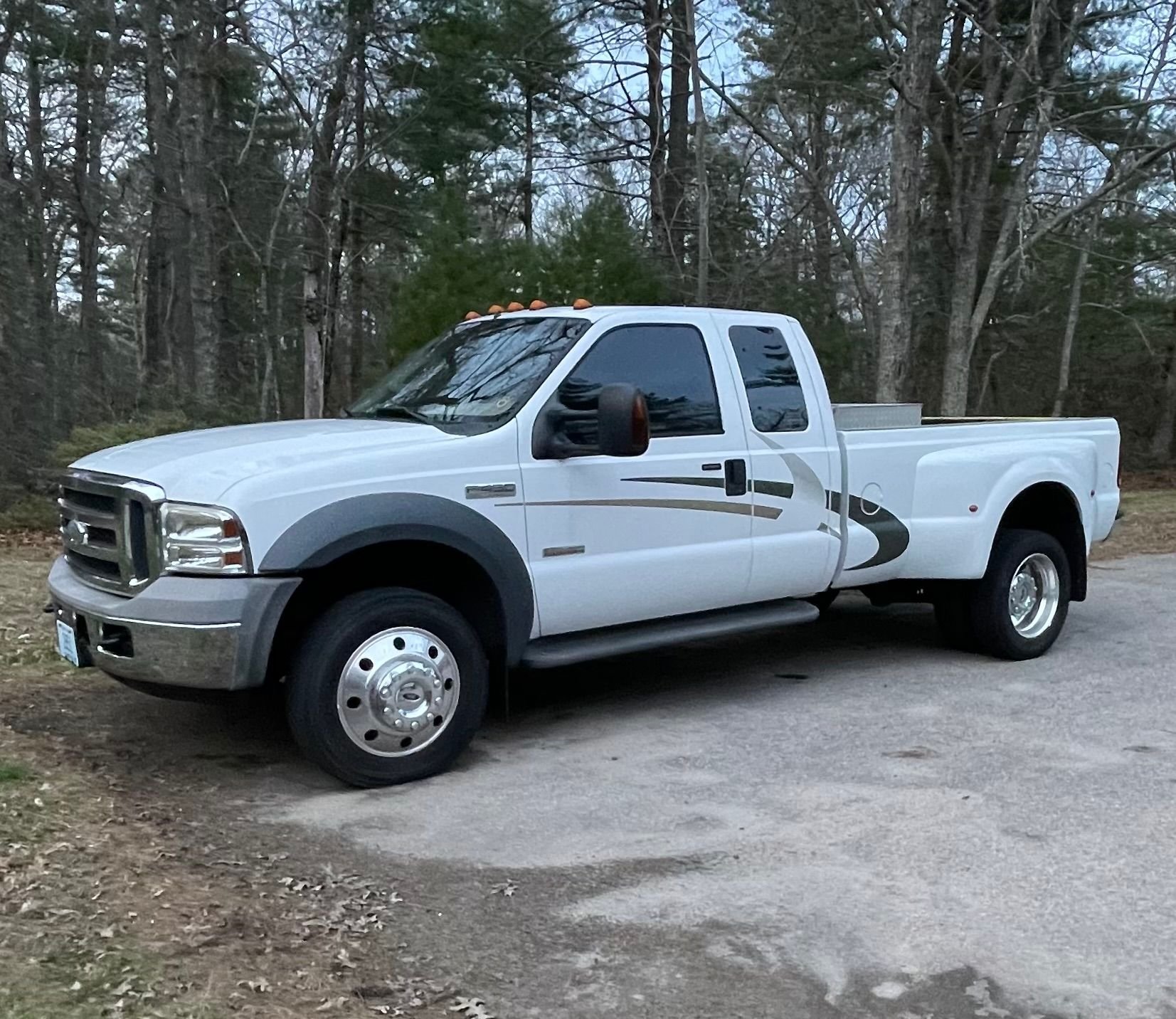 2005 Ford F-450 Super Duty - 2005 Ford loaded zf6 450 - Used - VIN 1FDXX46P75EB28733 - 100,000 Miles - 8 cyl - 2WD - Manual - Truck - White - Hope Valley, RI 02832, United States