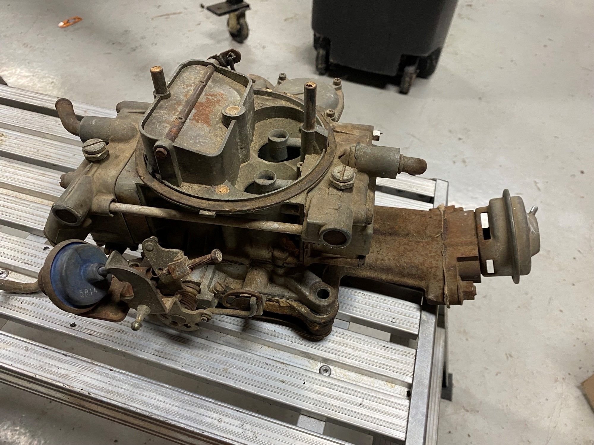 Engine - Intake/Fuel - Motorcraft/Holley Carb From 460 - Used - 1984 to 1987 Ford E-350 Econoline - 1984 to 1987 Ford E-250 Econoline - 1984 to 1987 Ford F-250 - 1984 to 1987 Ford F-350 - Killen, AL 35645, United States