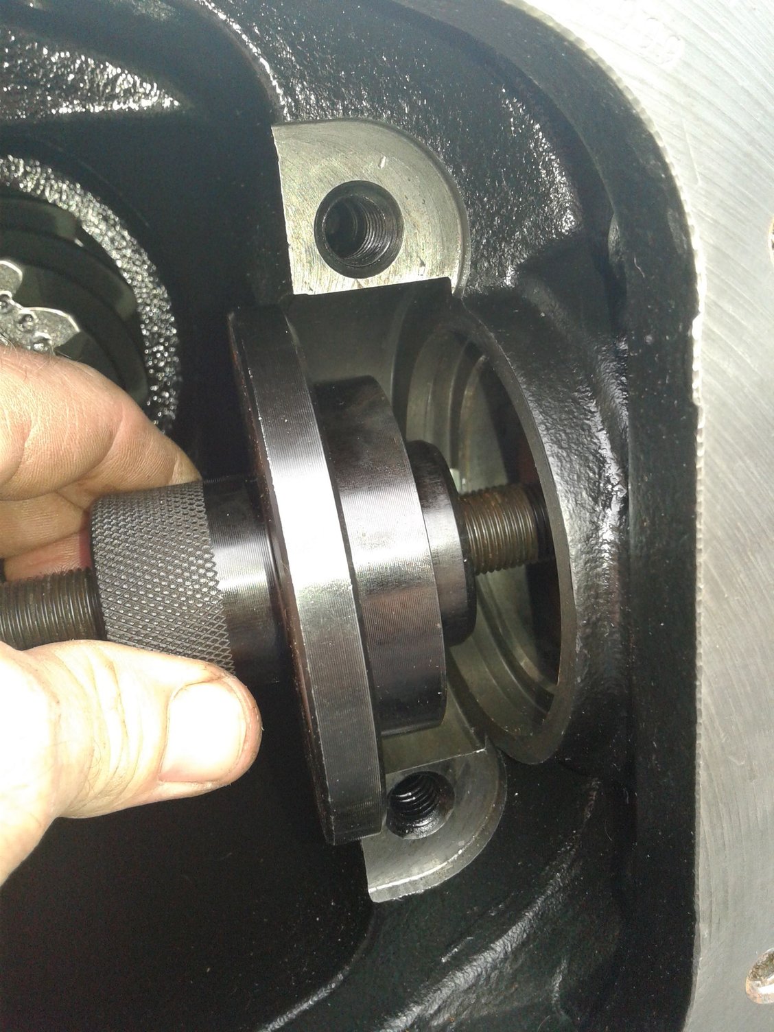 4x4? Inner axle oil seals. How to remove and replace in here > Ford