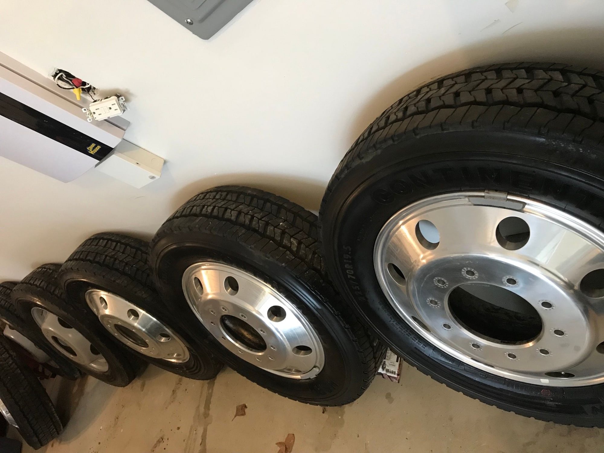 Wheels and Tires/Axles - 2019 450 wheels tires - Used - 2017 to 2019 Ford F-450 Super Duty - Cleveland, OH 44133, United States