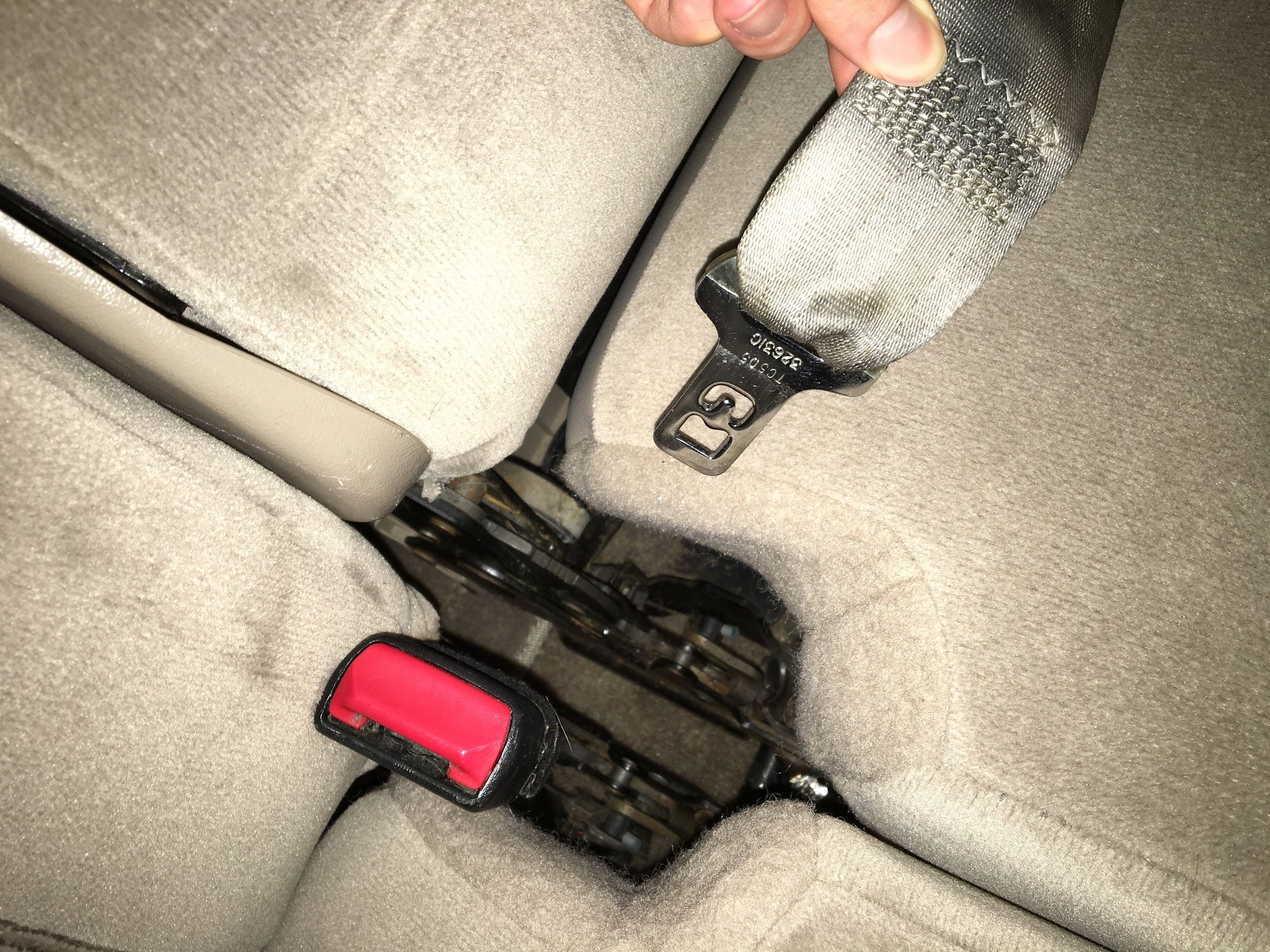 2000 Ex 2nd row bench missing middle belt buckle Ford Truck