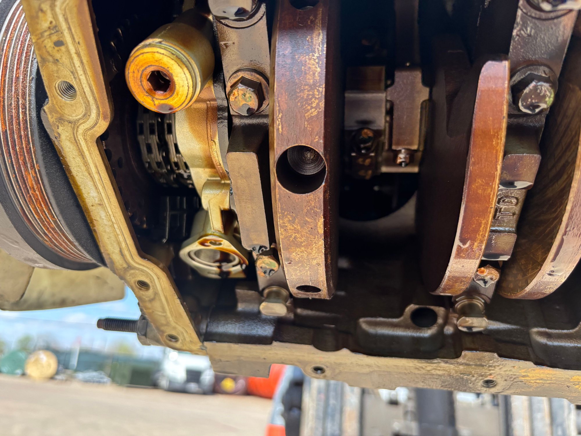 Oil pump shiny, bottom end not so much but all the bolts have the paint from torque markings 