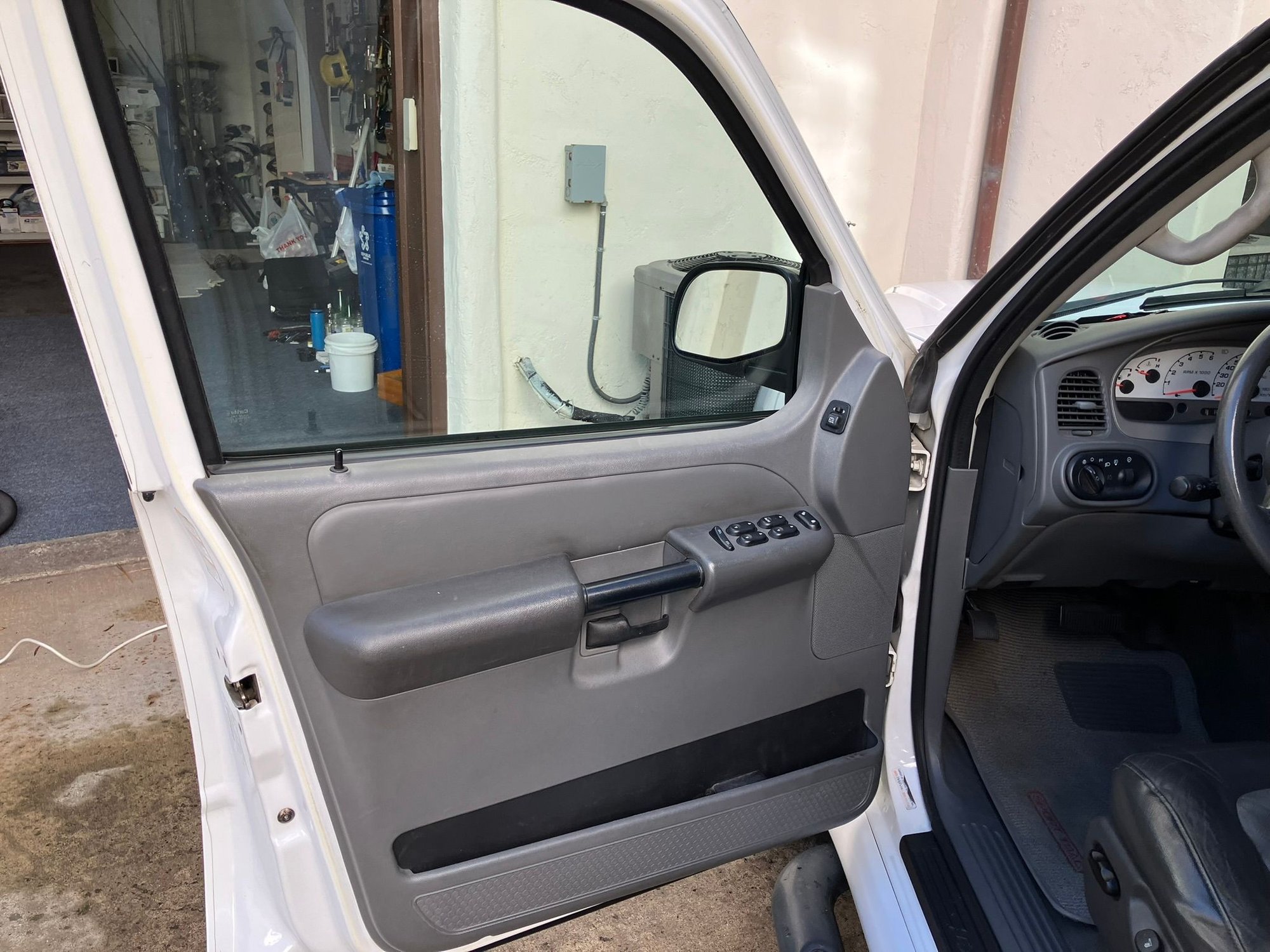 2004 Ford Explorer Sport Trac - 2004 Ford Explorer Sport Trac XLT - Used - VIN 1FMZU67K34UA15415 - 200,071 Miles - 6 cyl - 2WD - Automatic - SUV - White - San Diego, CA 92037, United States