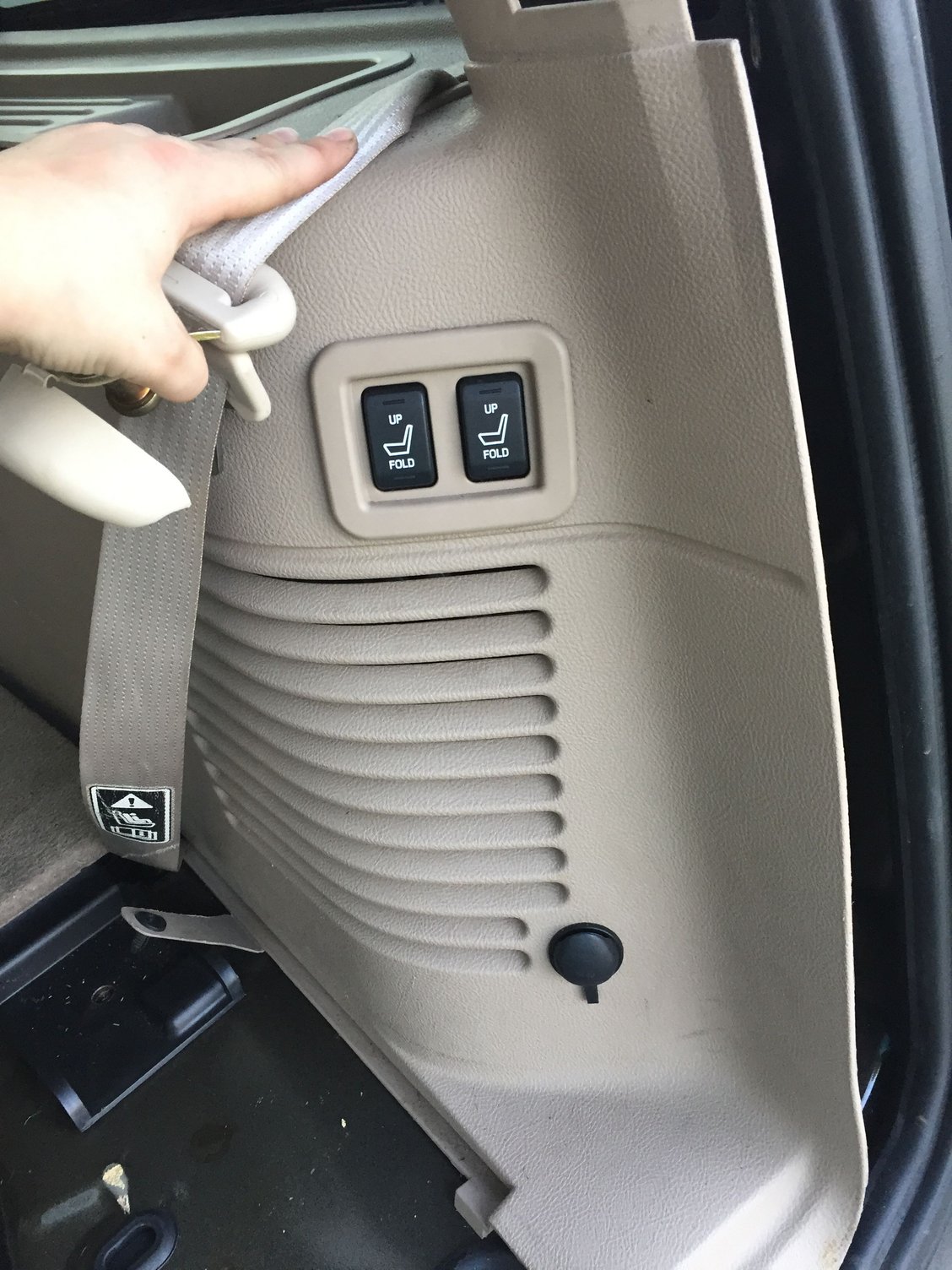 2003 Expy interior right rear quarter panel removal. PICTURE HEAVY