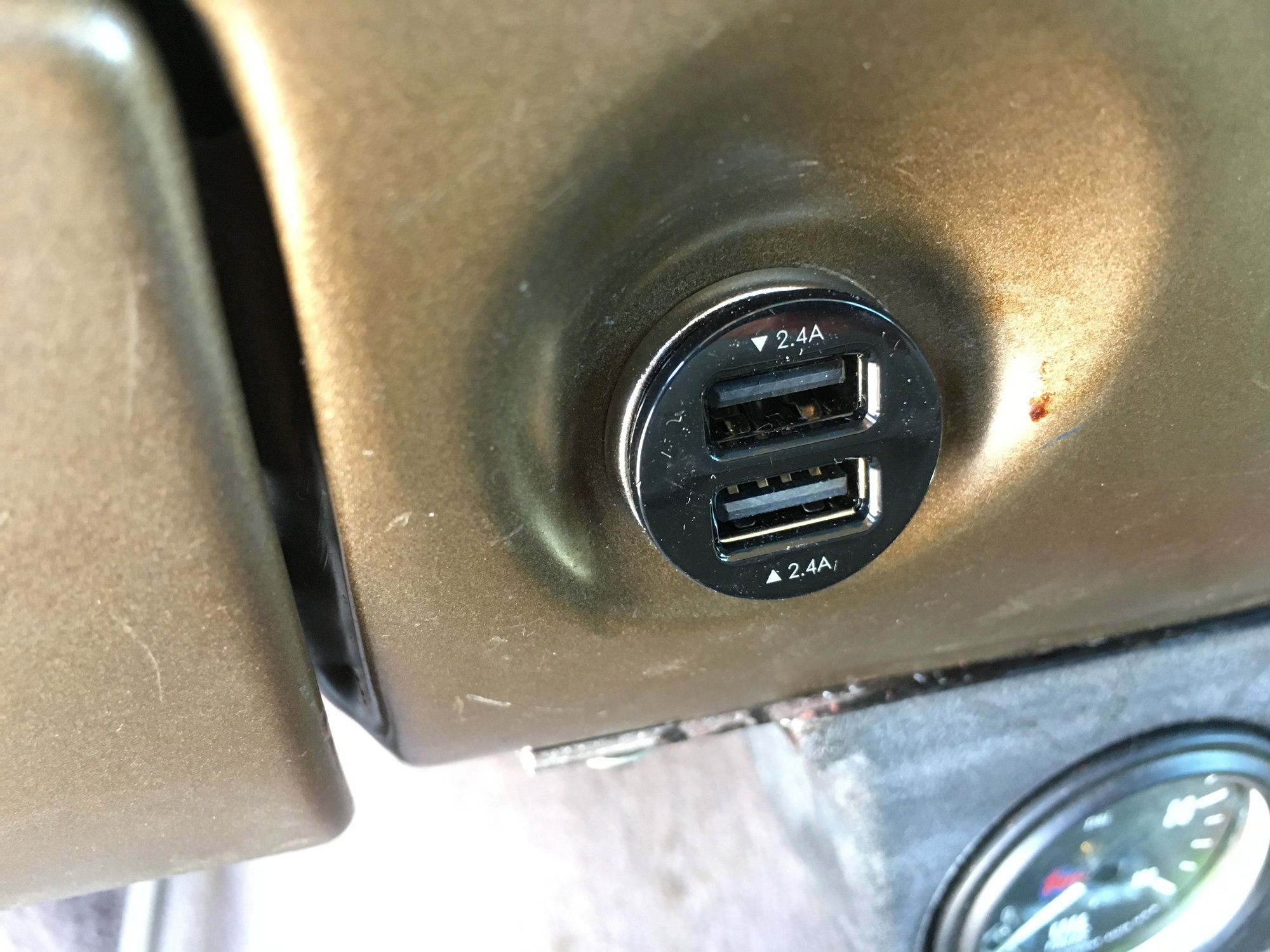 Finally found a cigarette lighter USB adapter I like... Ford Truck