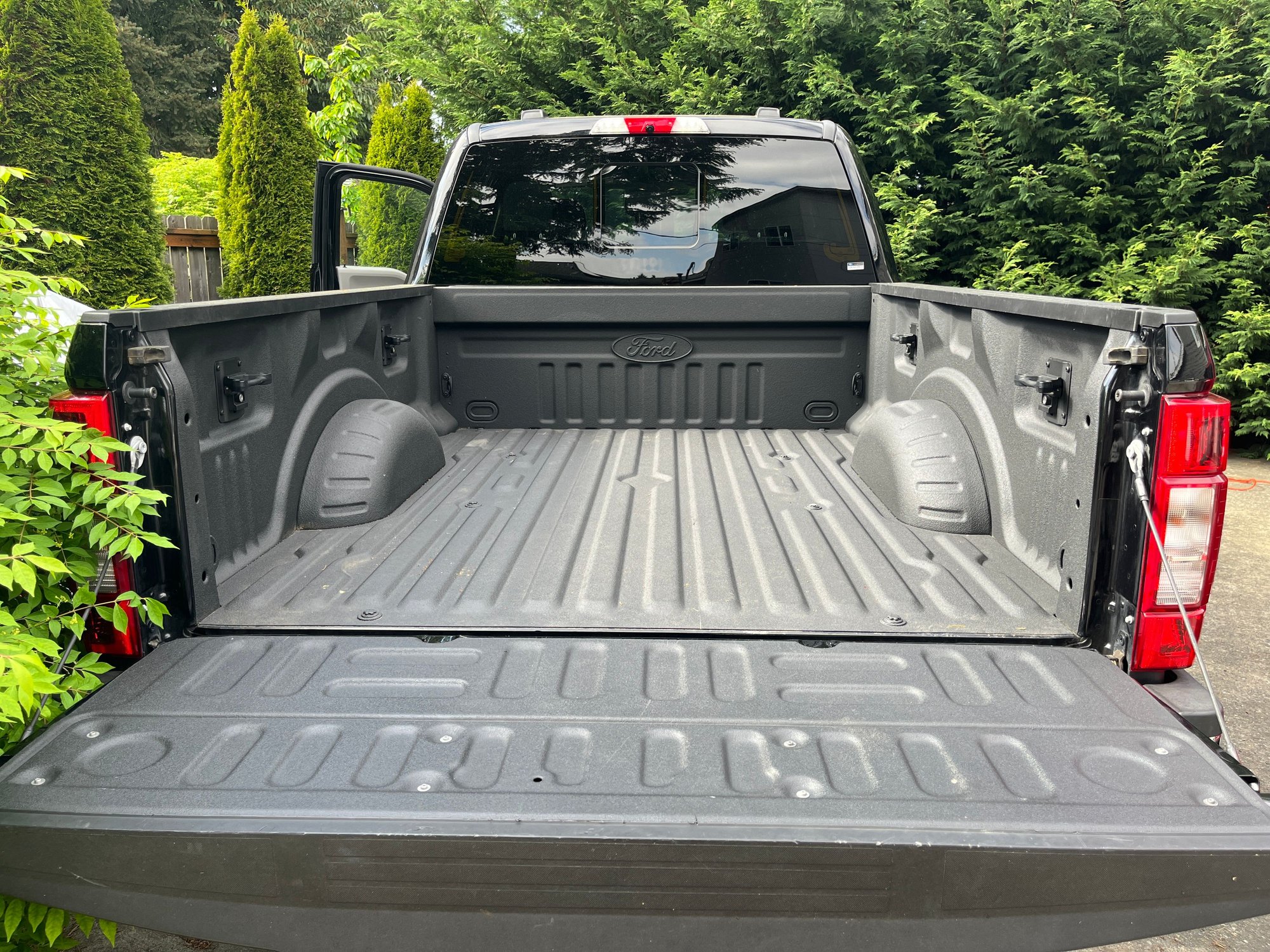 2022 Ford F-350 - 2022 F-350 XLT Crew 4x4 6.7 Powerstroke | FX4 | 22,496 mi | South Seattle | $57,900` - Used - VIN 1FT8W3BT4NEE79768 - 22,496 Miles - 6 cyl - 4WD - Automatic - Truck - Black - Seattle, WA 98118, United States