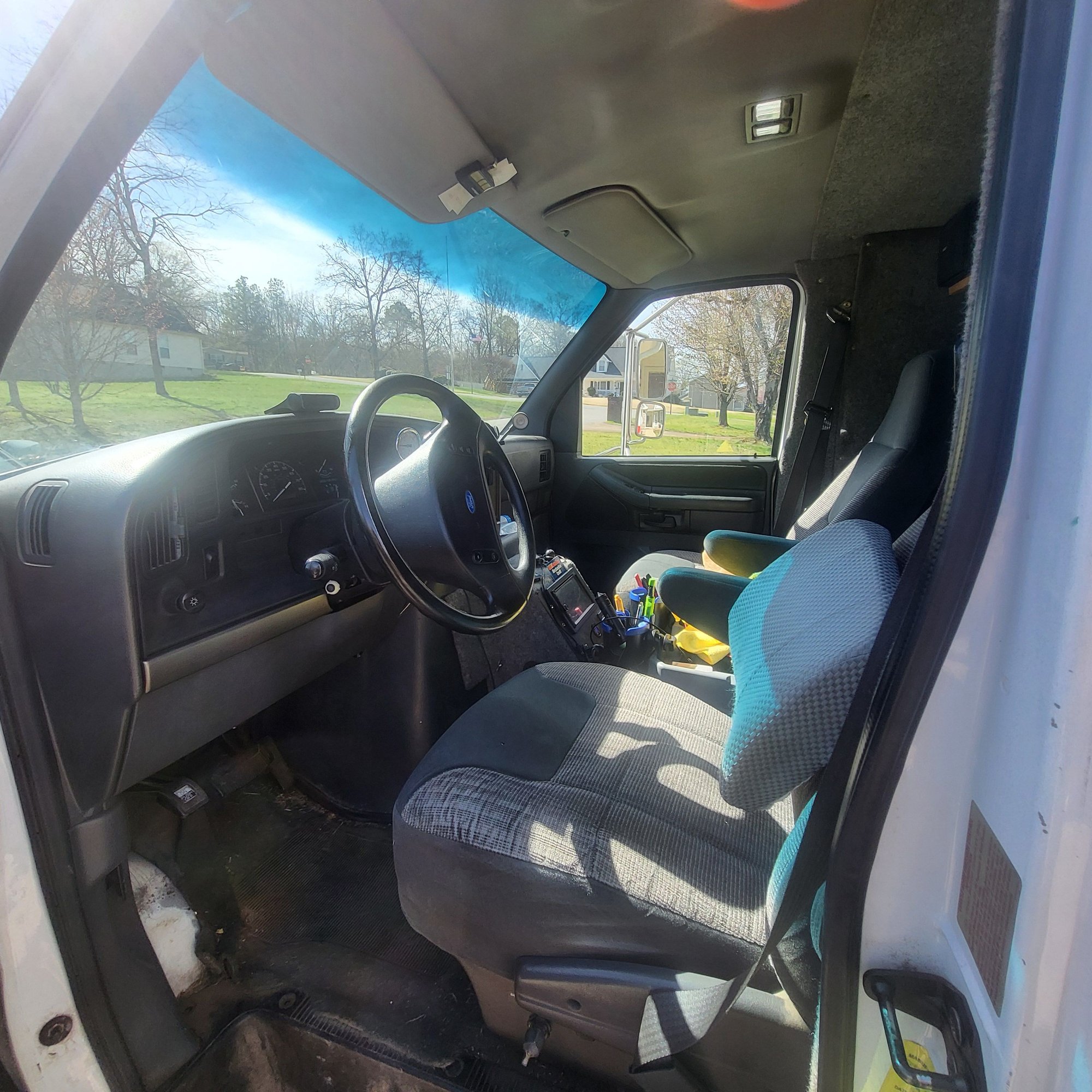 1992 Ford E-350 Econoline Club Wagon - 92 IDI - Used - VIN 1FDKE30M6NHB48981 - 155,000 Miles - 8 cyl - 2WD - Automatic - White - Harrison, TN 37341, United States