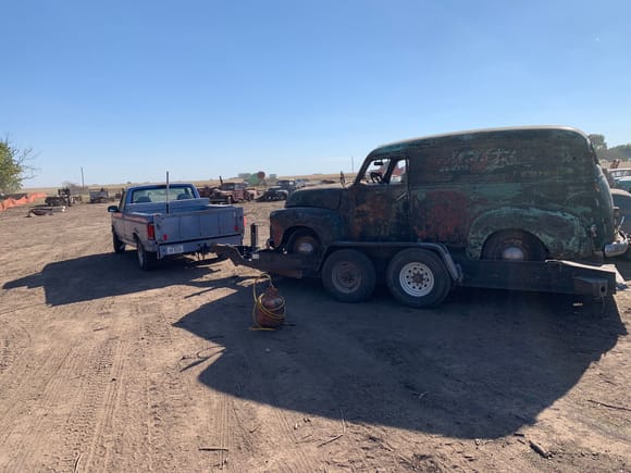 Last auction for the friend in September my buddy buys this panel wagon and I bought a 71 F100, well my wife did anyway.  I was not hauling the f100 with the blue truck so I took his lightweight and he took my f100 home.