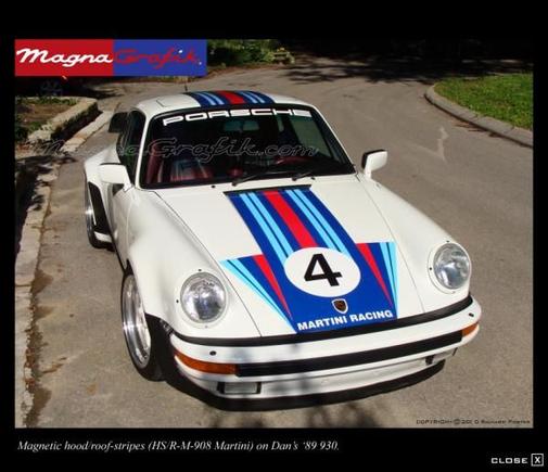 Car equipped with the magnetic stripes from Magnagrafik.
www.magnagrafik.com