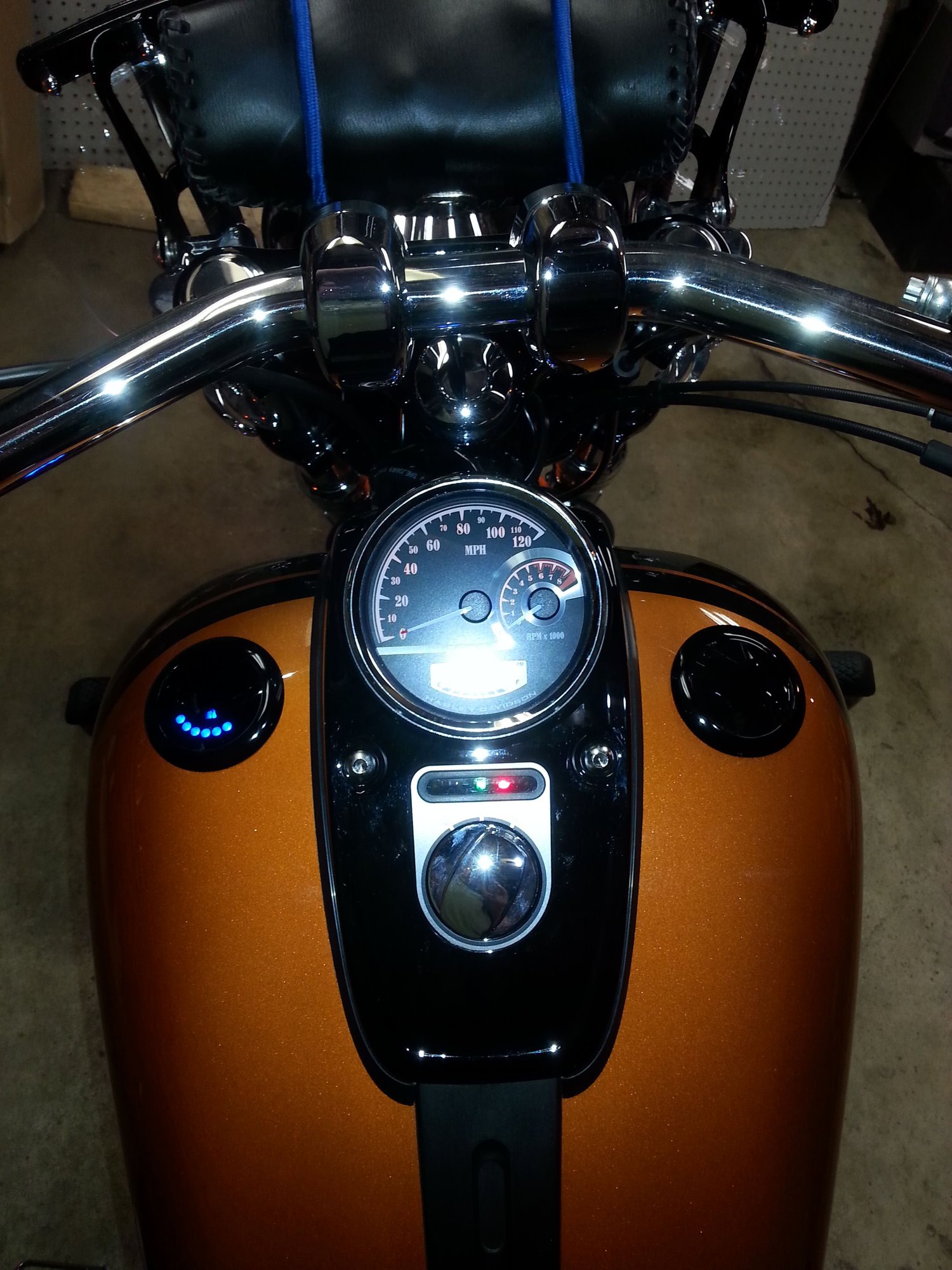 Black flush mount gas cap & gauge kit 7532709 Page 4 Harley