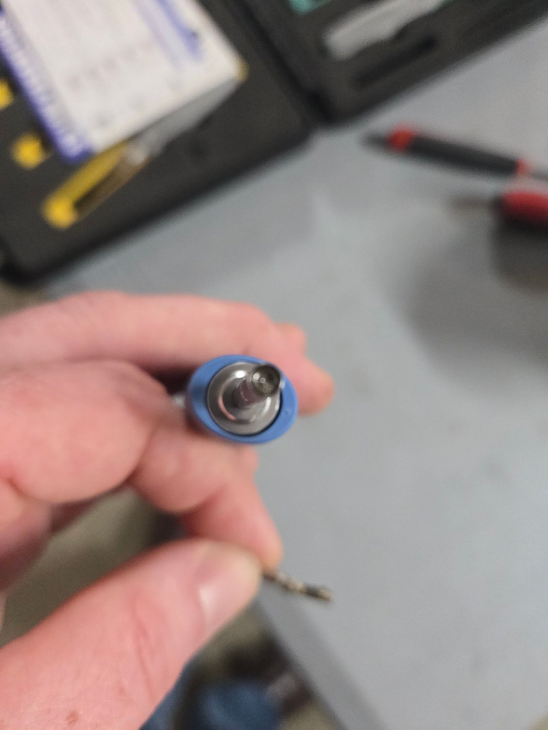 I tried to show the tip of the removal tool but it wouldnt quite focus.  Inside the tip has a sliding pin which allows the user to push a bitton on the end of the tool once its fitted over the pin.  Pressing the button helps push the pin out of the connection after the tool is placed over the pin when its inside the plastic connector.