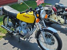 One of my brothers had a bike like this 400 super sport, but red
