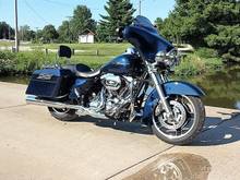 Big Blue Pearl. A picture doesn't do it justice! Best color from the MOCO that's not on a CVO scooter!