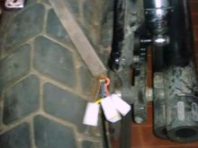 As you can see this dumb ass has cut the wiring. The low quality plugs I bpought at a local shop are in no way matchable with the Harley ones. Keep it real!