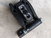 OEM Engine mount pic1. Removed within 500 miles for Sputhe